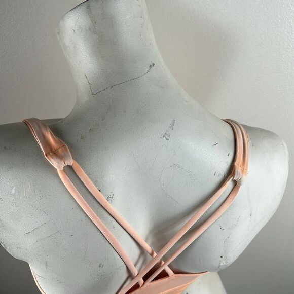 Women’s Lululemon sport bra size 4 shirt top - Picture 8 of 10